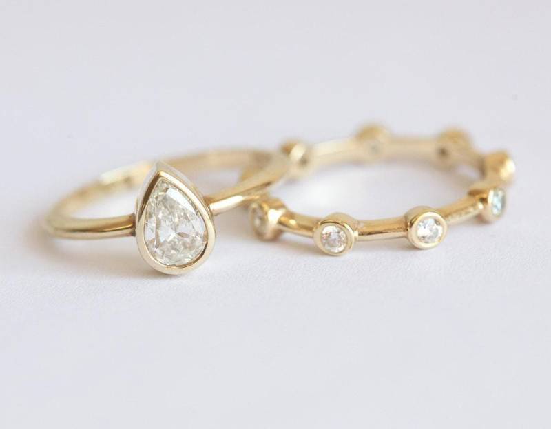 18K Gold Pear Diamant Solitär Ring Set Mit Eternity Band, Gia Zertifiziert von capucinne