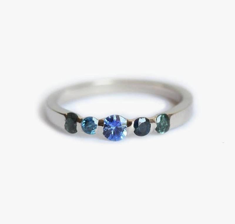 Einzigartiger Ombre Saphir Ehering 14K Weißgold Band von capucinne