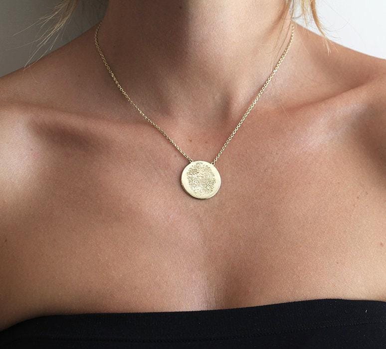 Fingerabdruck-Scheiben-Halskette Massiver Goldschmuck Fingerabdruck-Scheiben-Halskette Massiver Goldschmuck von capucinne