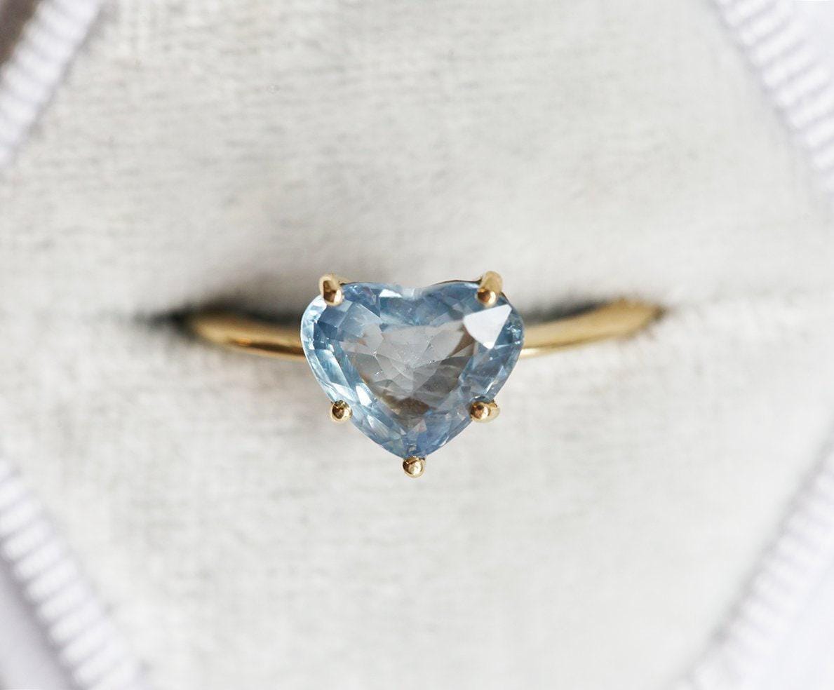 Herz Saphir Verlobungsring 1.72Ct Hellblauer Edelstein, 750Er Gelbgold von capucinne