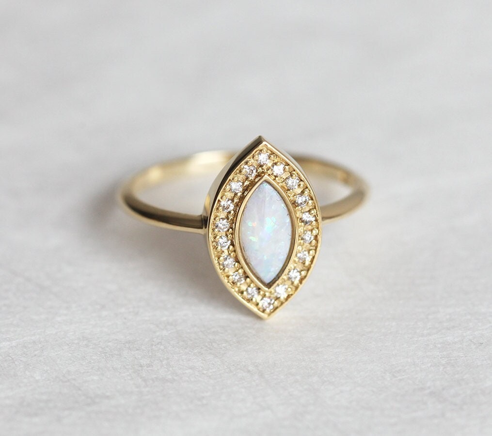 Opal Verlobungsring, Gold Marquise Pave Diamant Ring, 18K Massives von capucinne