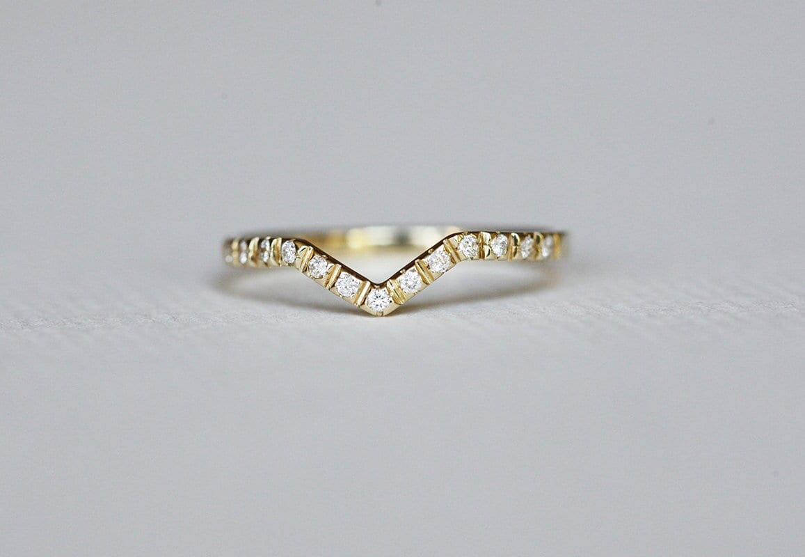 Pave Diamond Ring, V Förmiges Ehering, Stapelring, Micropave Diamant 14K Massivgold von capucinne