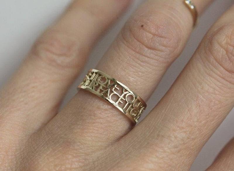 Personalisierter Doppelter Ehering, Breiter Benutzerdefinierter Ring, Eternity-Schriftzugring von capucinne