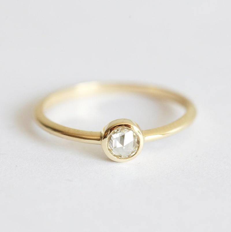 Rosenschliff Diamant Solitär Ring 18K Gold Band von capucinne