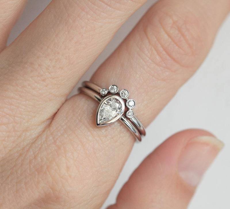 Set Aus Halbkaräter Birnendiamant Ring Und Passendem Bandring 585Er Oder 750Er Gold, Gia von capucinne