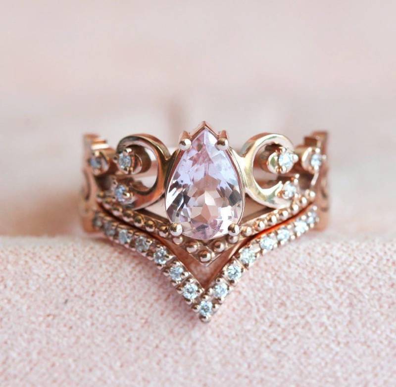 Set Aus Pear Morganit Und Diamant Matching Band in 14K Oder 18K Gold Mit Einem 8 Mm Vier-Zacken-Mittelstein von capucinne