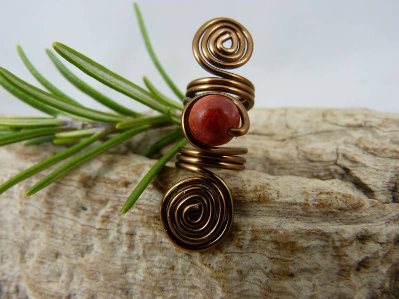 Dreadschmuck, Rote Koralle, Dreadperle, Rastaschmuck , Dreadlockschmuck Aus Bronzefarbenem Draht Mit Echter Perle Roter Koralle Dreadschmuck, Rote Koralle, Dreadperle, Rastaschmuck , Dreadlockschmuck Aus Bronzefarbenem Draht Mit Echter Perle Roter Koralle von caracoletta
