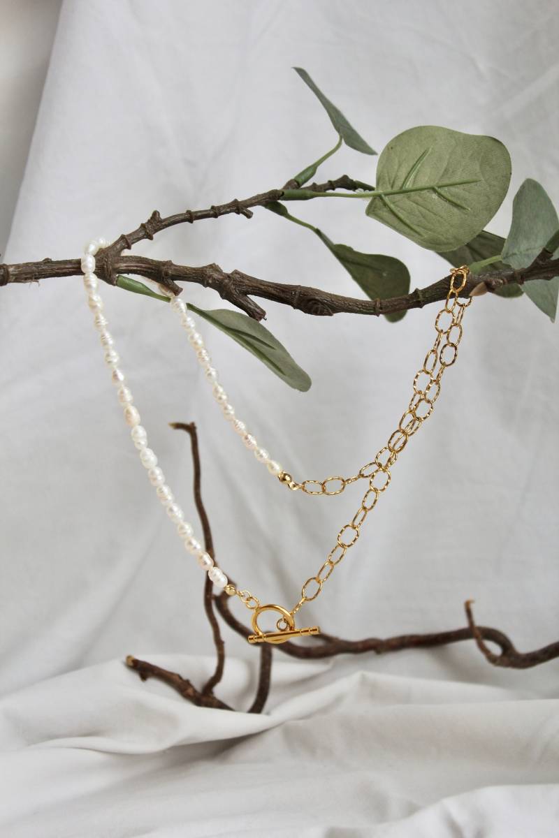 Einzigartige Süßwasser Perlenkette Mit Weißen Glasperlen Und Goldener Gliederkette/Valentinstagsgeschenk Ostergeschenk von carinomiojewellery