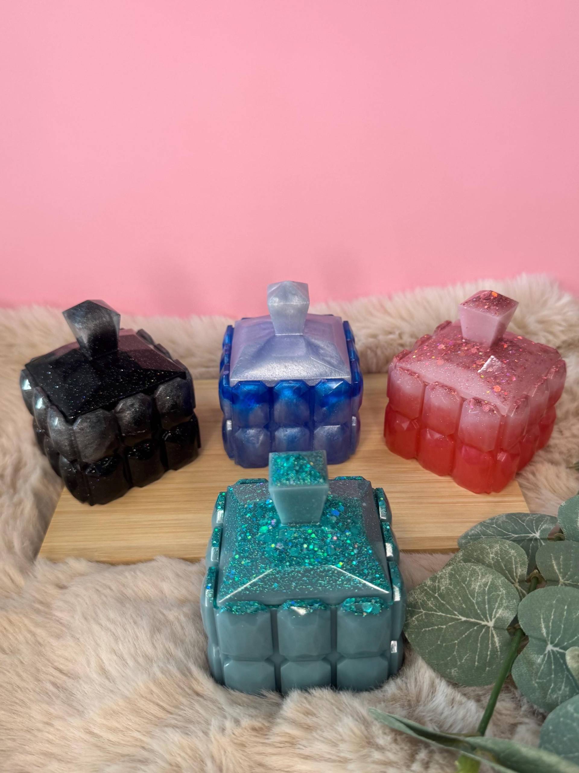 Kristalldose Aus Epoxidharz - Resin Dose in Wunschfarbe, Schmuckdose Modern, Handgemachte Deko, Geschenkidee Personalisierbar Kristalldose Aus Epoxidharz - Resin Dose in Wunschfarbe, Schmuckdose Modern, Handgemachte Deko, Geschenkidee Personalisierbar von KreativDesignCaro