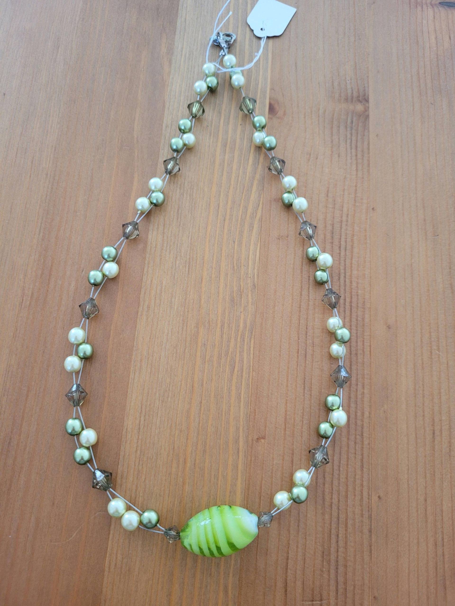 Modeschmuck Kette Grün Modeschmuck Kette Grün von carospinnt