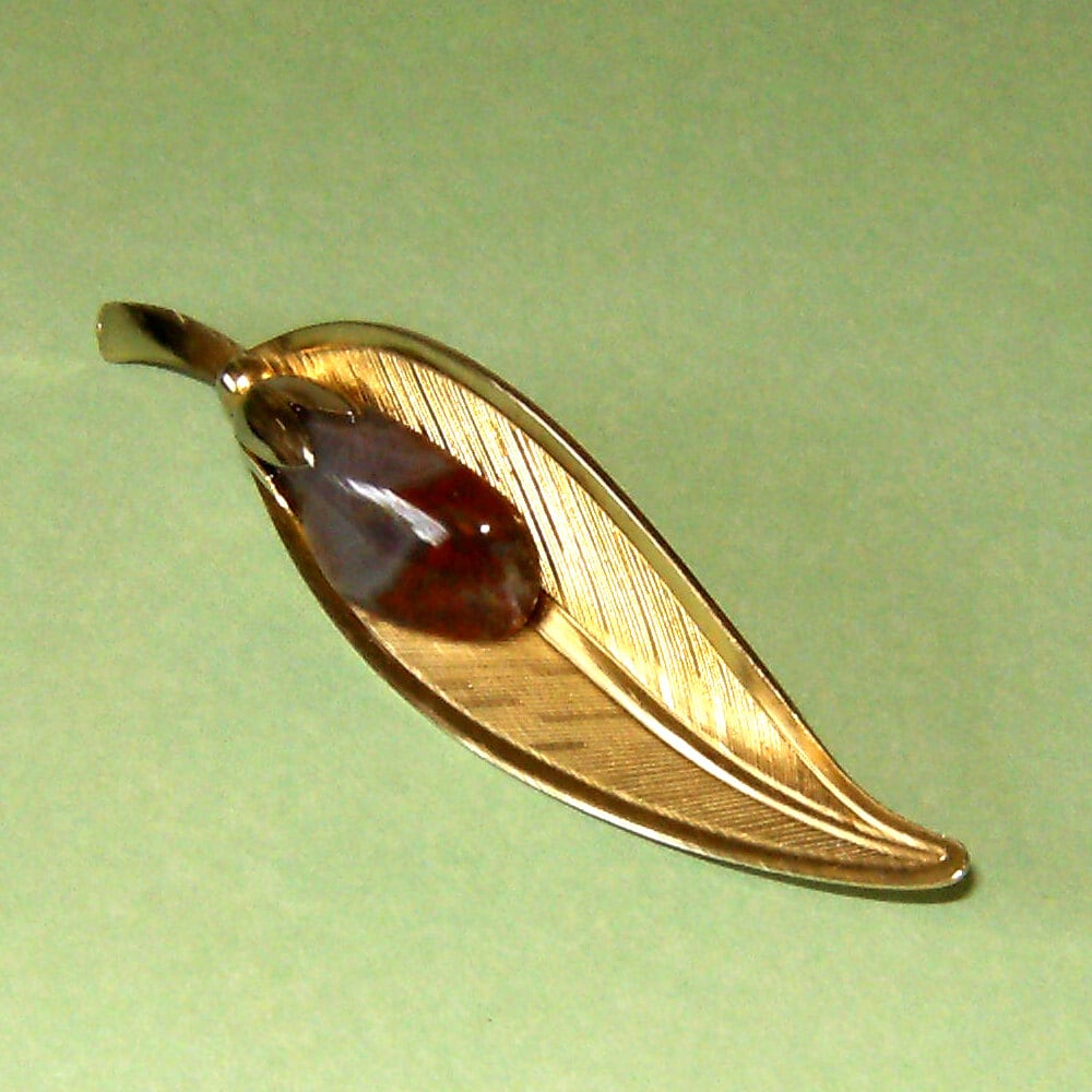 Jahrgang 1960 Poliert Stein Blatt Brosche von casaDelRocko