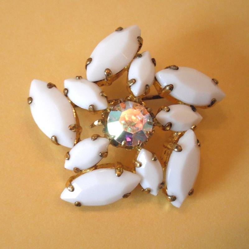 Vintage Mid Century Weiße Stern Brosche von casaDelRocko