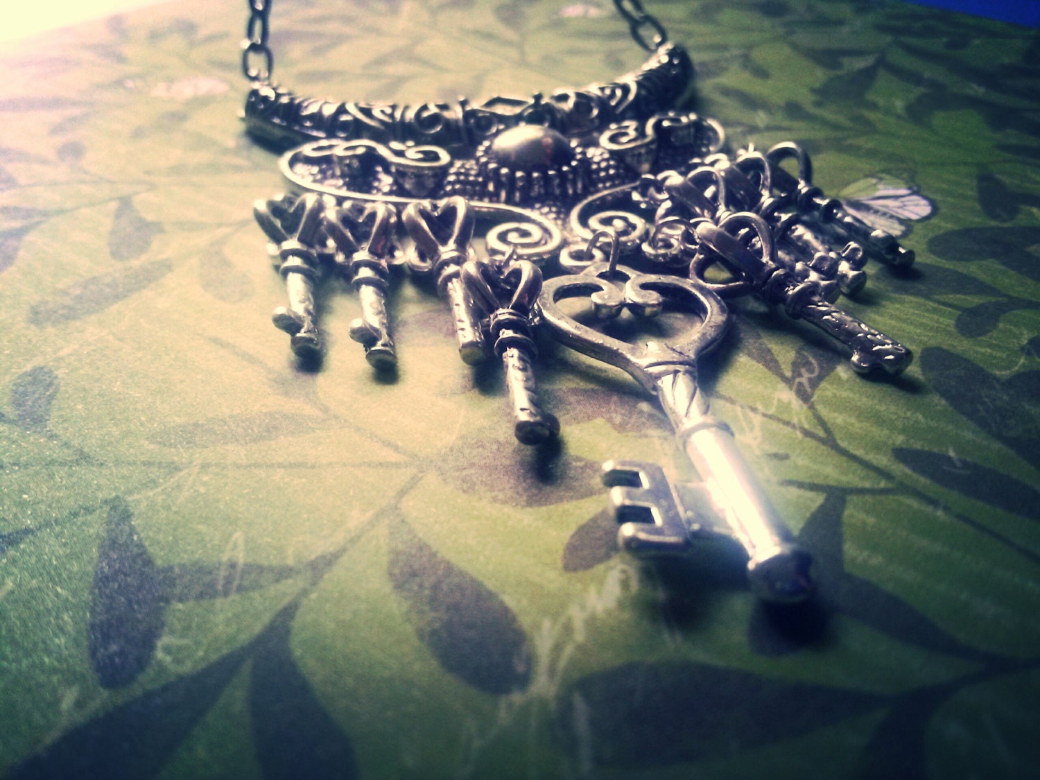Skelett Schlüssel Halskette Verziert Antik Silber Mehrere Charms 20" von castlekeys
