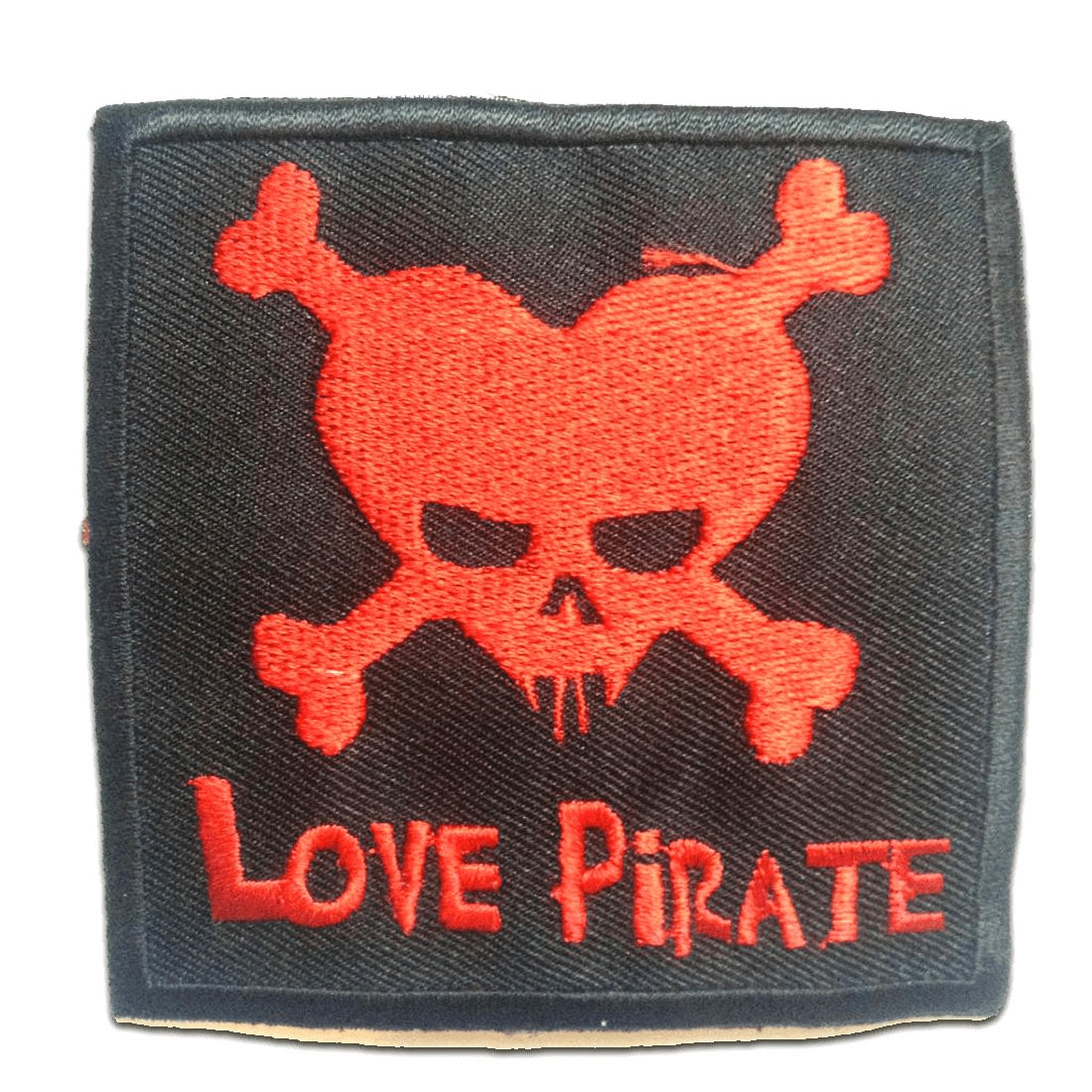 Aufnäher/Bügelbild - Love Pirate Rot 7.9 X 8 cm Applikationen Patches Aufnäher/Bügelbild - Love Pirate Rot 7.9 X 8 cm Applikationen Patches von catchthepatch