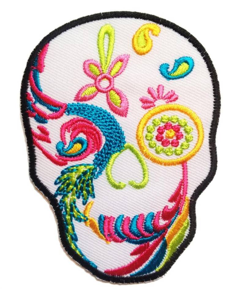 Aufnäher /Bügelbild - Totenkopf Modern Skelett Weiß 6.5 X 9 cm Patch Aufbügler Applikationen Zum Aufbügeln Applikation Patches Flicken von catchthepatch