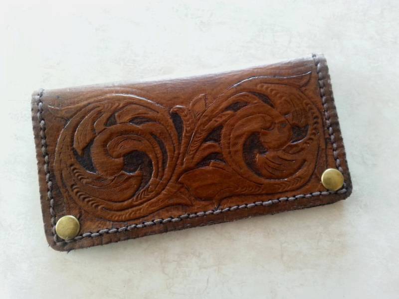 Hand-Punziertes Leder Biker Dokumenten & Scheckbuch Cover von cccustomleatherworks