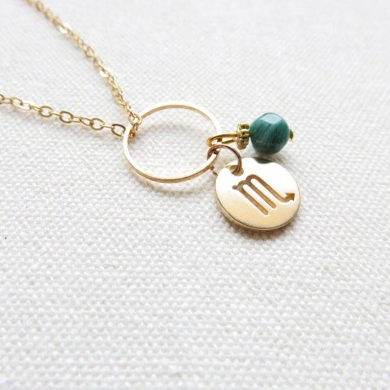 Halskette Mit Sternzeichen Skorpion Und Malachitperle Ref. 18778 von cciliacreativbijoux