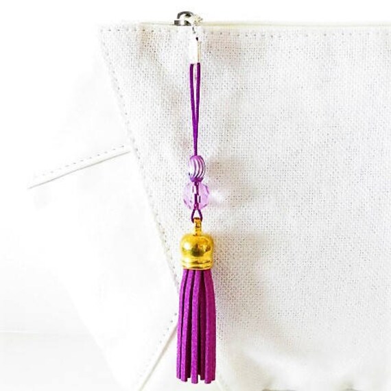 Taschenanhänger Mit Perlen, Wildleder, Lila Pompon Ref. 16376 von cciliacreativbijoux