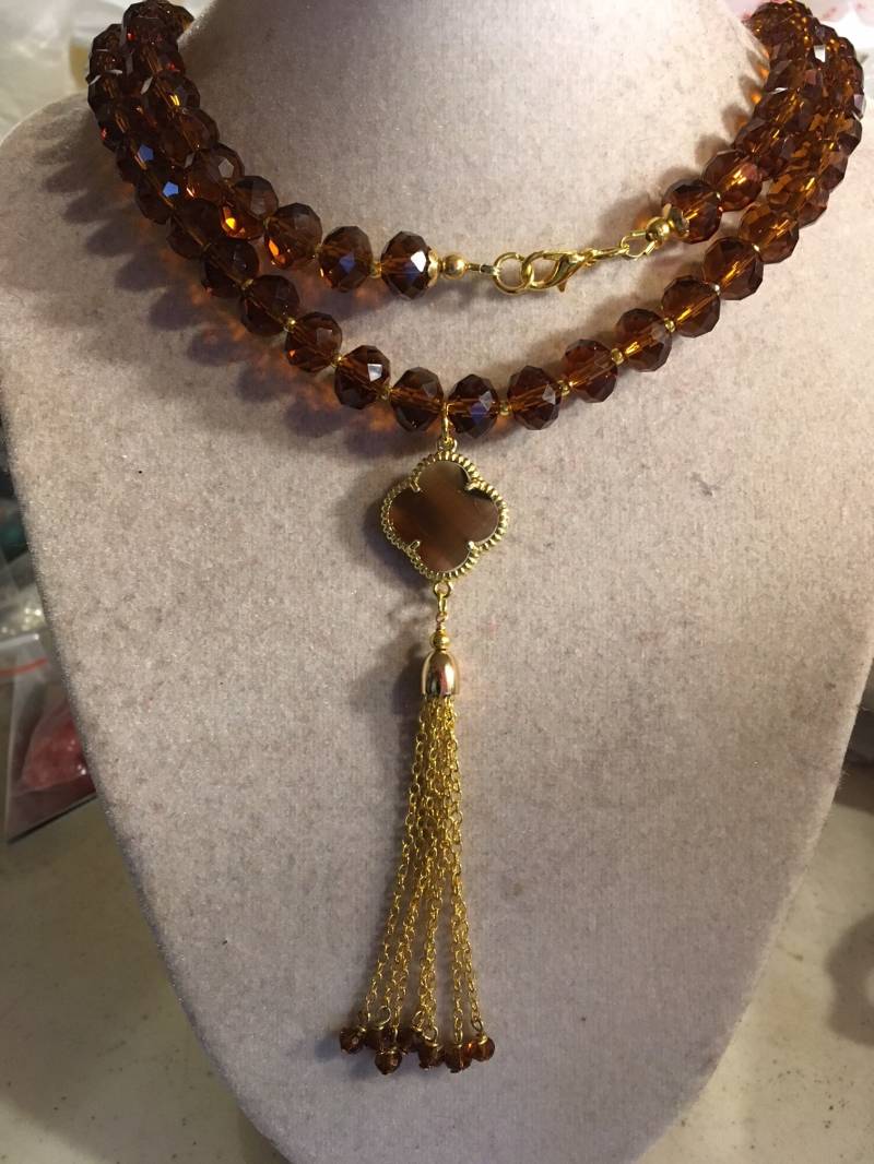 Braune Halskette - Kristall Schmuck Goldschmuck Quasten Anhänger Quatrefoil Lang Mode von cdjali