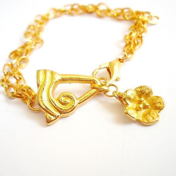 Gold Armband - Kettenschmuck Blumen Charm Erster Hochzeitstag Handgemachter Schmuck Blumengeschenke Für Sie Minimal Everyday von cdjali