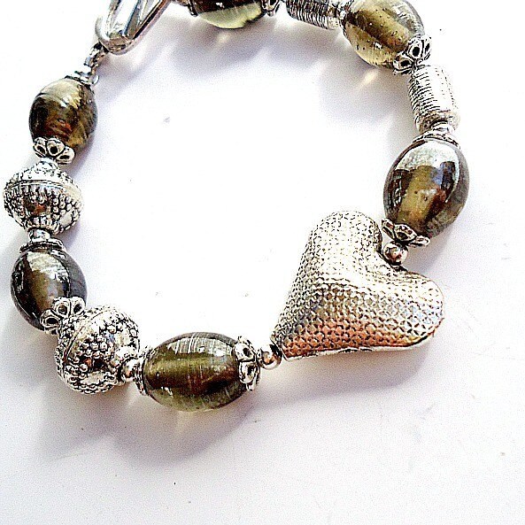 Grau Und Silber Armband - Herz Schmuck Mutter Tochter Graue Perlen Unikat Alltägliche Lampwork Glasperlen Love von cdjali