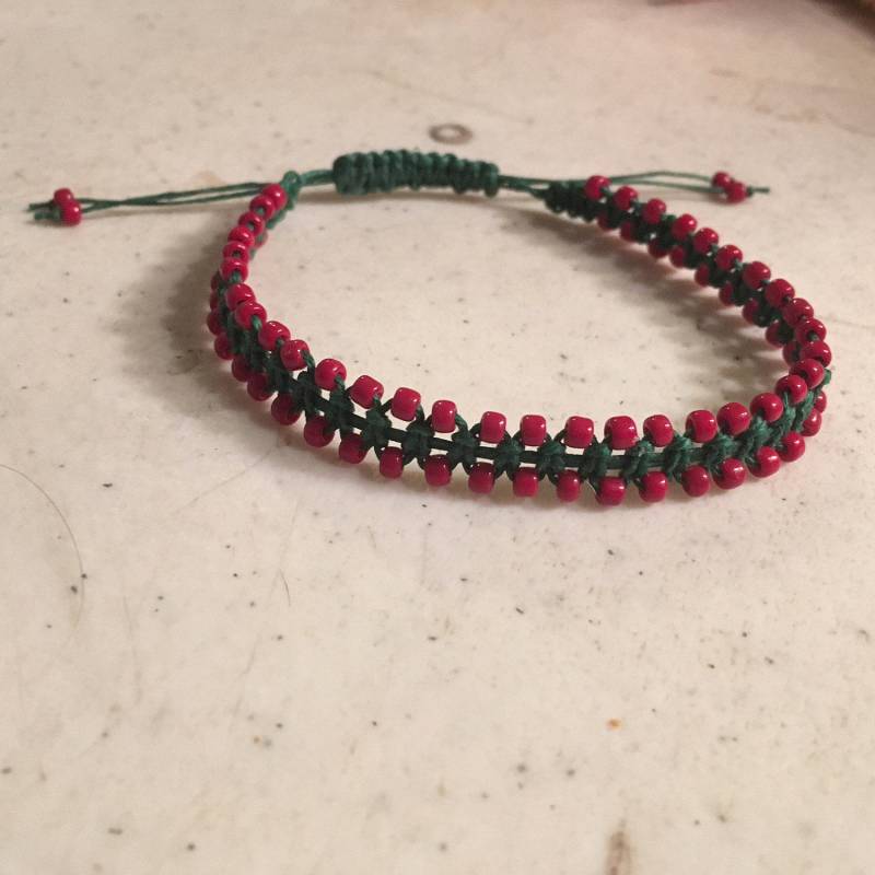 Grünes Armband - Rote Saatperlen Makramee Schmuck Verstellbarer Mode Trendy Perlen Gewachste Leinenschnur Weihnachten von cdjali