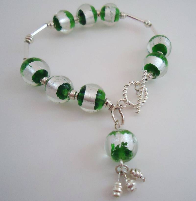 Grünes Armband - St. Patricks Day Mai Birthstone Silber Schmuck Einzigartige Lampwork Glasperlen Baumeln von cdjali
