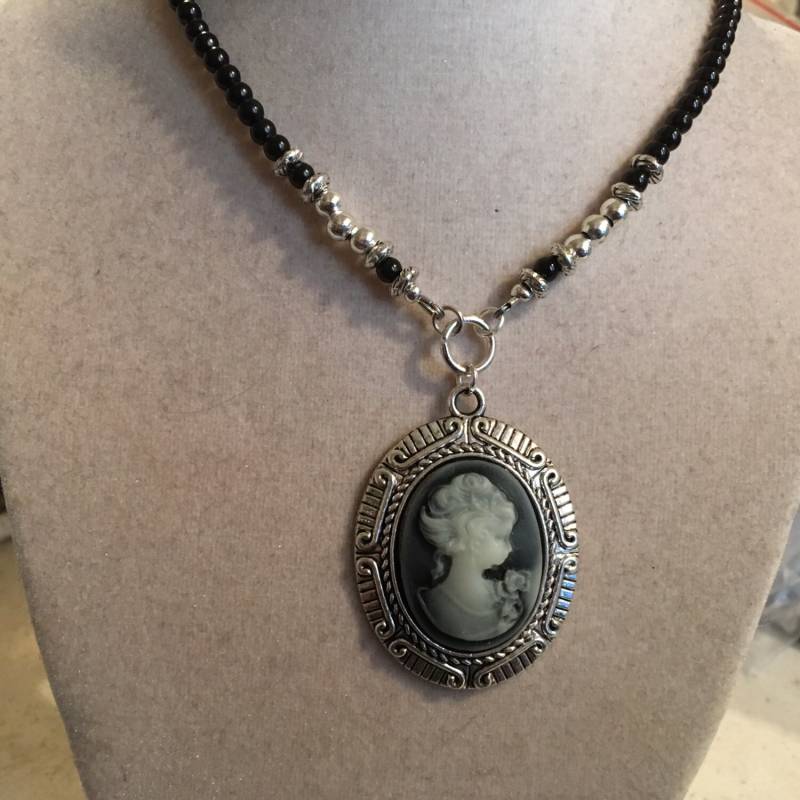 Kamee Halskette - Schwarzer Schmuck Silber Modeschmuck Perlen Lady Weiß von cdjali