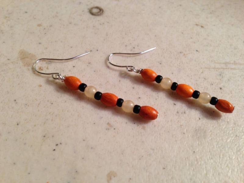 Orange Und Schwarz Ohrringe - Silber Schmuck Perlen Creme Jade Edelsteine Baumeln Holz von cdjali