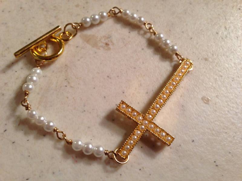 Perle Armband - Kreuz Schmuck Gold Hochzeit Draht Gewickelt Mode Religiöse Chic von cdjali