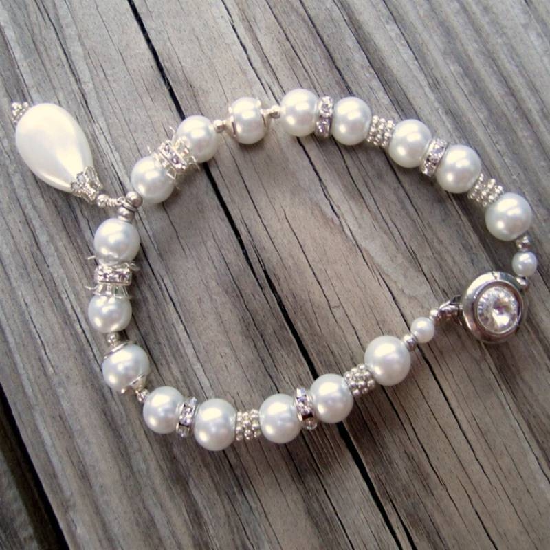 Perlenarmband - Hochzeitsschmuck Juni Geburtsstein Schmuck Silber Kristalle Box Verschluss Braut Charm von cdjali