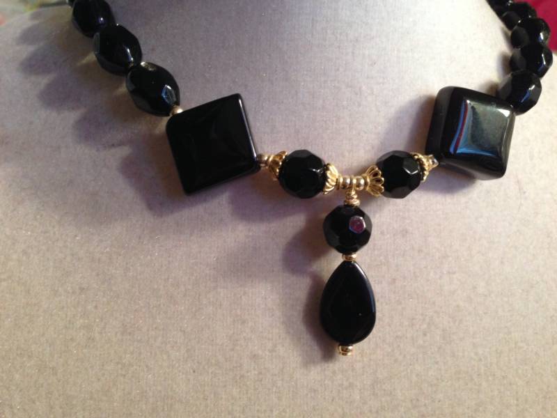 Schwarze Halskette - Goldschmuck Perlenschmuck Anhänger Unikat Mode Style von cdjali