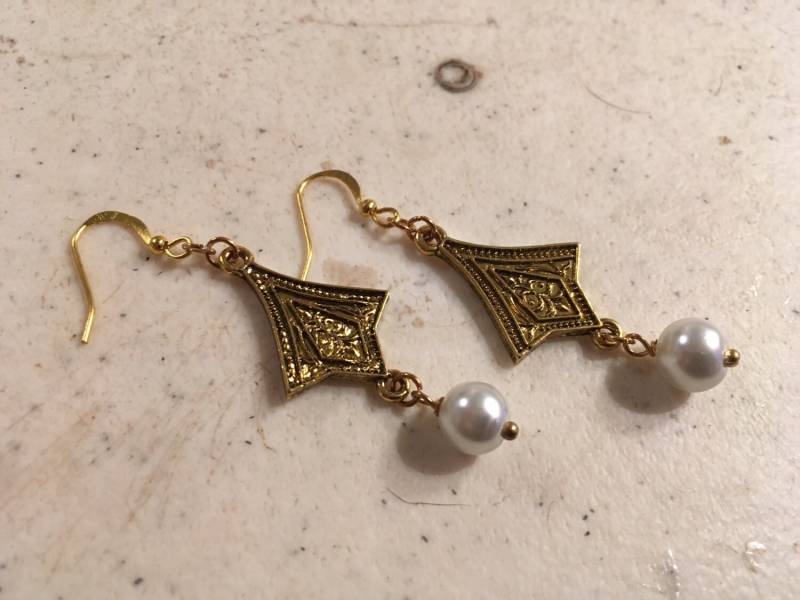 Weiße Perlenohrringe - Hochzeitsschmuck Goldschmuck Brautjungfern Mode Glam von cdjali