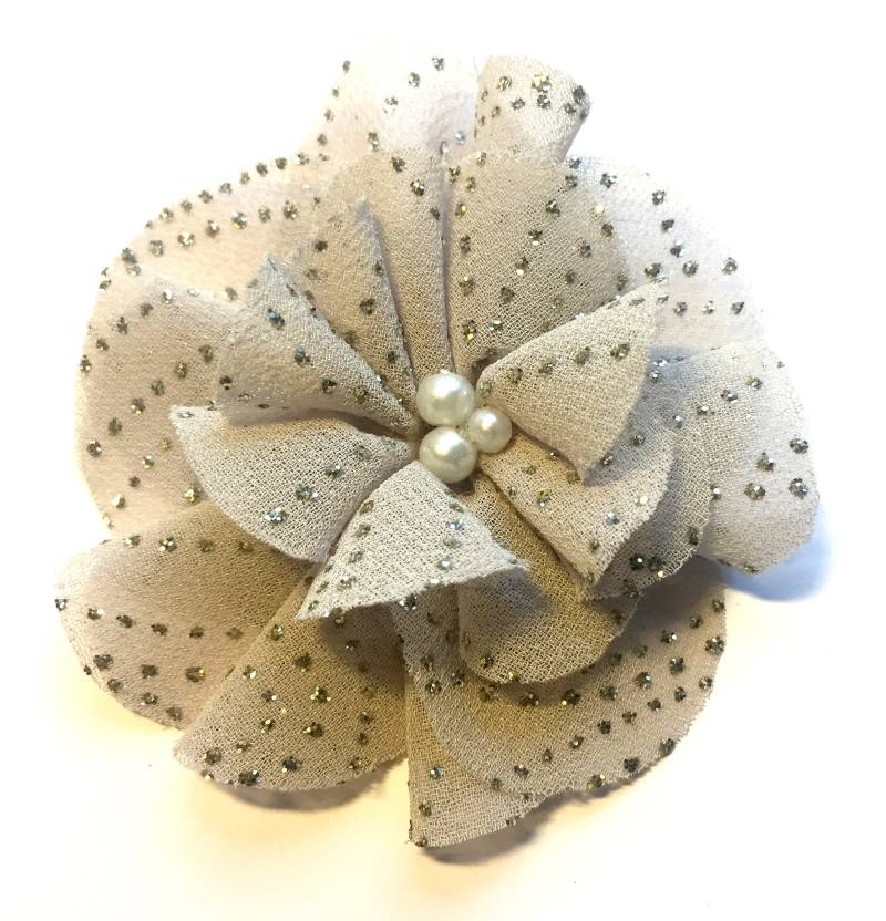 Handgemachte Brosche, Beige, Glitzerstich, Elegantes Blumen-Oder Haarteil, Organza-Ähnlicher Stoff, Upcycling Handgemachte Brosche, Beige, Glitzerstich, Elegantes Blumen-Oder Haarteil, Organza-Ähnlicher Stoff, Upcycling von ceciliaelfving