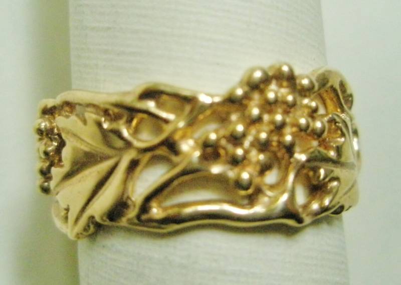 14K Gold Trauben, Blätter Und Ranken Band 14K Gold Trauben, Blätter Und Ranken Band von cedarislandartist