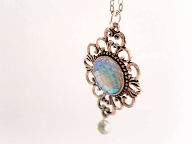 Schillernde Meerjungfrau, Pastell Goth-Halskette, Kawaii Fantasy Schmuck Schillernde Meerjungfrau, Pastell Goth-Halskette, Kawaii Fantasy Schmuck von celdeconail