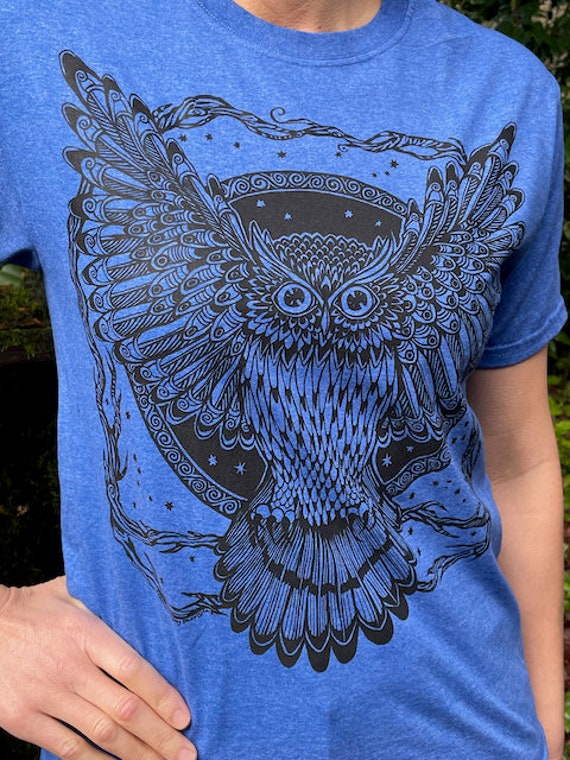 Eule Tshirt Blau Herren Damen Raubvogel Raptor Federn Geschenk Für Ihn/Sie Poly Baumwolle Sm M, L Xl, 2X Eule Tshirt Blau Herren Damen Raubvogel Raptor Federn Geschenk Für Ihn/Sie Poly Baumwolle Sm M, L Xl, 2X von celticfantasy