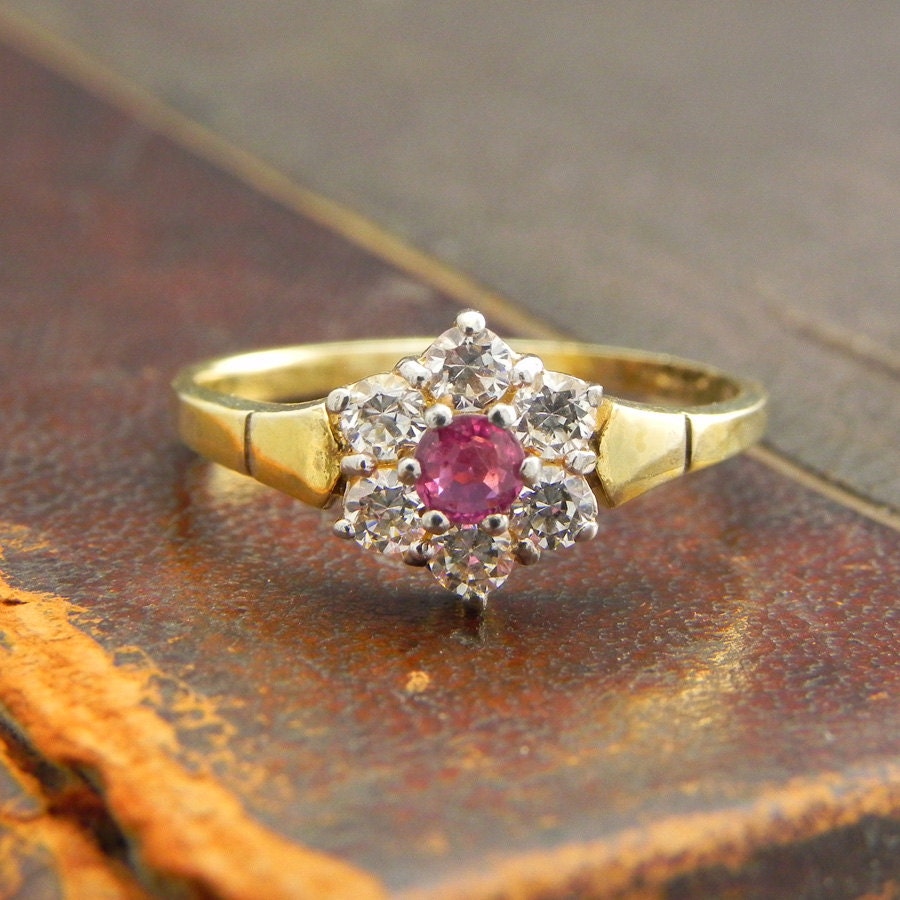 Sterling Silber Gold Vermeil Ring Mit Rund Geschliffenen Rubin Und Cz Steinen/Fine Schmuck Größe 7, 5 Ruby Sterling Silber Gold Vermeil Ring Mit Rund Geschliffenen Rubin Und Cz Steinen/Fine Schmuck Größe 7, 5 Ruby von celticfinds
