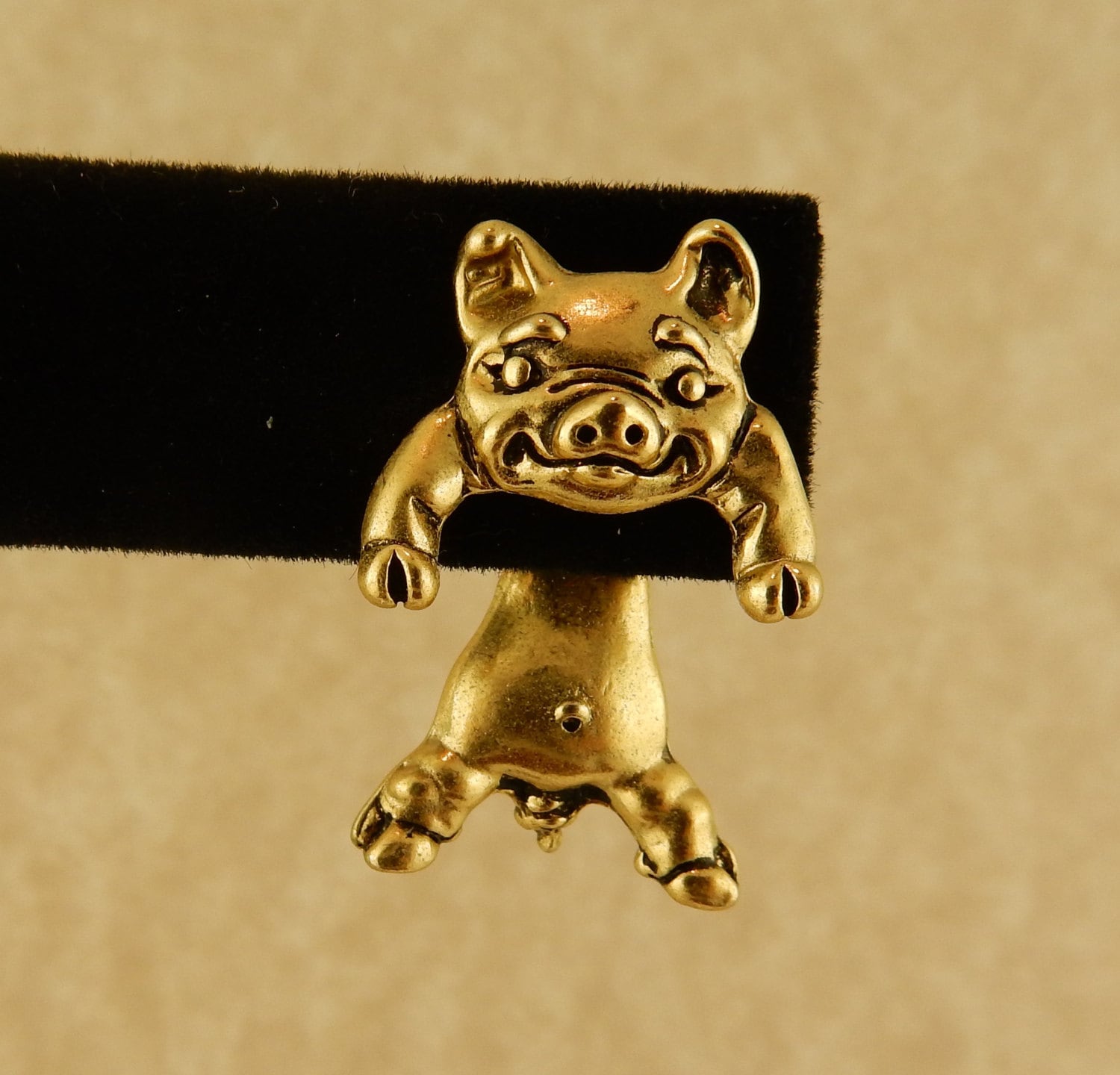 Vintage Vergoldete 3D-Schwein-Earlusion-Ohrringe Aus Zinn von celtictreasures