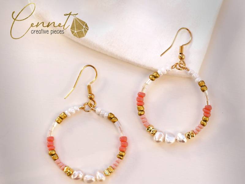 Pearly Shine | Creolen Ohrringe Süßwasserperle Barockperle Ohrhänger Perlen Rocailles Edelstahl Gold Filigran von cennetcreative