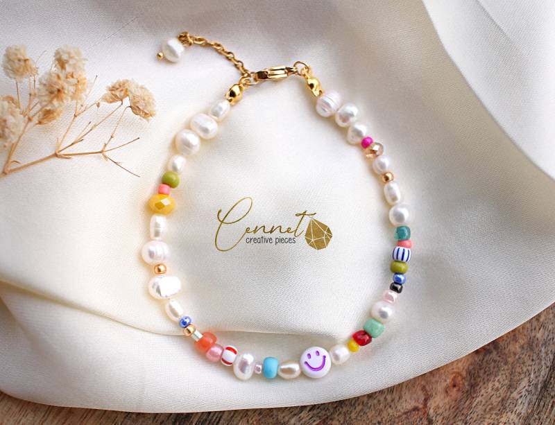 Silky Pearls | Armband Barockperlen Echte Süßwasserperlen Smiley Seed Beads Rocailles Edelstahl Gold Bunt Gelb Preciosa von cennetcreative