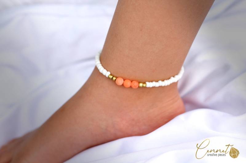 White Peach | Fußkettchen Jade Sommer Perlen Rocailles Apricot Halbedelstein von cennetcreative