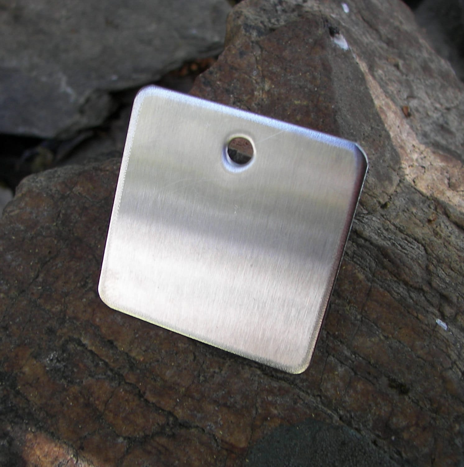 Fügen Sie Löcher in Aufgelisteten Stücken Hinzu von centralsupplyinc