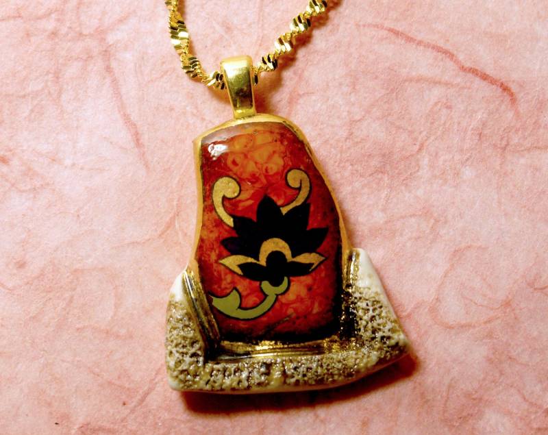 Keramik Rot Unikat Handgefertigter Anhänger Mit Gold Filled Kette von ceramicOZ