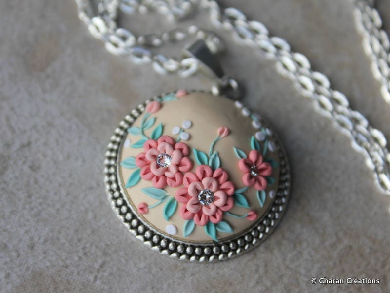 Wunderschöne Polymer Clay Applikation Statement Anhänger Halskette in Pfirsich, Mint Und Beige Wunderschöne Polymer Clay Applikation Statement Anhänger Halskette in Pfirsich, Mint Und Beige von charancreations