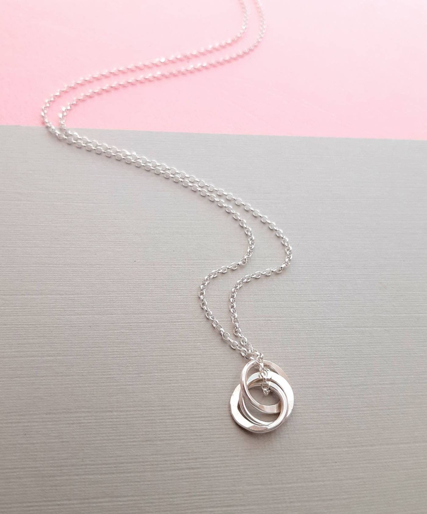 3 Kreis Anhänger Sterling Silber 45 cm - Kleiner Ringe Layering Halskette Miteinander Verbundene Handmade in The Uk 3 Kreis Anhänger Sterling Silber 45 cm - Kleiner Ringe Layering Halskette Miteinander Verbundene Handmade in The Uk von charissutehall