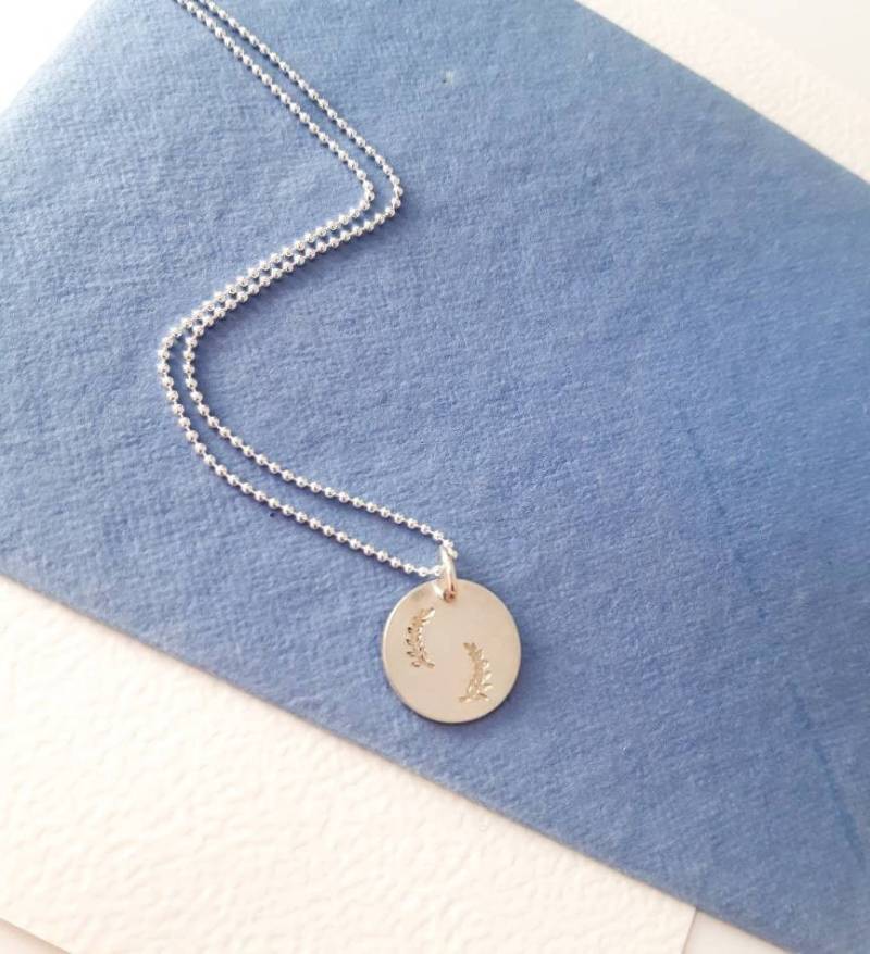 Federn Anhänger Sterling Silber - Layering Kette 18 "Kugelkette Kreis Motiv Handgemacht in Großbritannien Federn Anhänger Sterling Silber - Layering Kette 18 "Kugelkette Kreis Motiv Handgemacht in Großbritannien von charissutehall