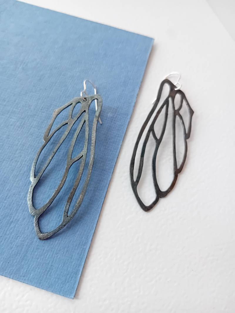 Libellenflügel Ohrringe - Lange Aus Oxidiertem Silber Schwarzer Insekten Schmuck Handgemacht Im Vereinigten Königreich Libellenflügel Ohrringe - Lange Aus Oxidiertem Silber Schwarzer Insekten Schmuck Handgemacht Im Vereinigten Königreich von charissutehall