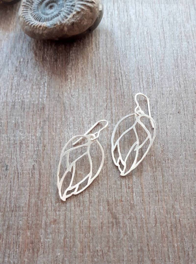 Spargel Blatt Ohrringe - Sterling Silber Strukturierte Handgemacht in Großbritannien Spargel Blatt Ohrringe - Sterling Silber Strukturierte Handgemacht in Großbritannien von charissutehall