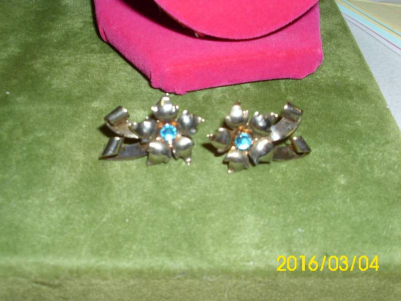 925 Sterling Blume Ohrringe Kleine Blaue Stein Ohrschrauben Filigran 925 Sterling Blume Ohrringe Kleine Blaue Stein Ohrschrauben Filigran von charliegirl01
